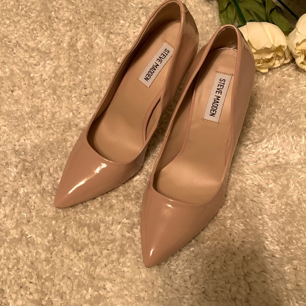 Steve Madden nude womens vala pump brand new.